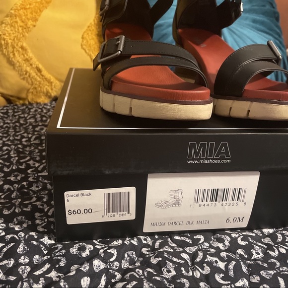 Only worn 2-3 times. Bought another pair that worked for me better. - Picture 2 of 2